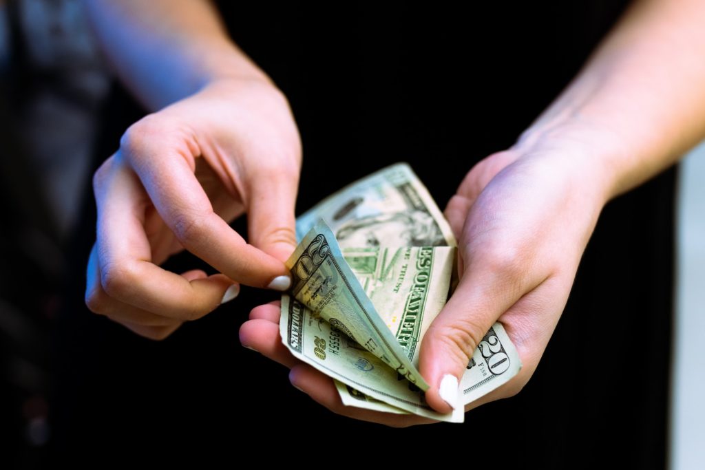 Descubre cómo usar el cupo en dólares en Chile